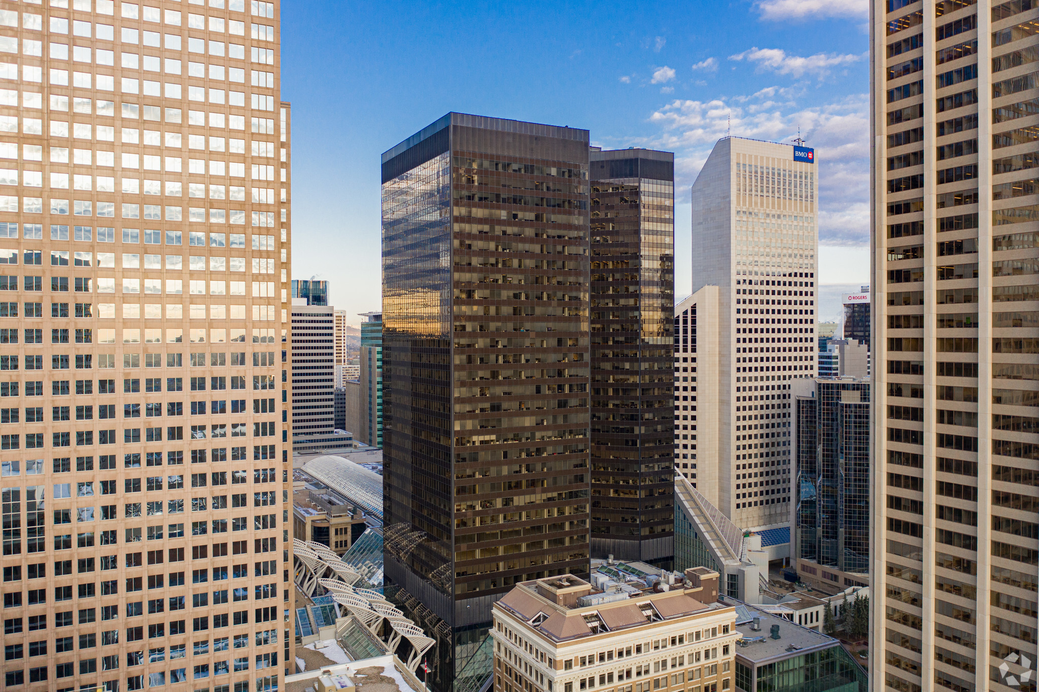 324 8th Ave SW, Calgary, AB à vendre Photo du bâtiment- Image 1 de 1