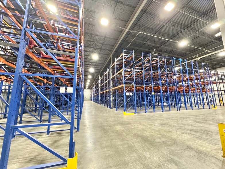 1100 Independence Ave, Evansville, IN for lease - Interior Photo - Image 3 of 6