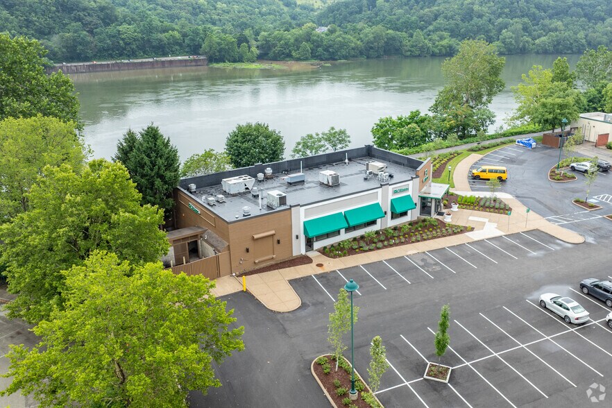 205 E Waterfront Dr, Homestead, PA à louer - Photo du bâtiment - Image 3 de 5