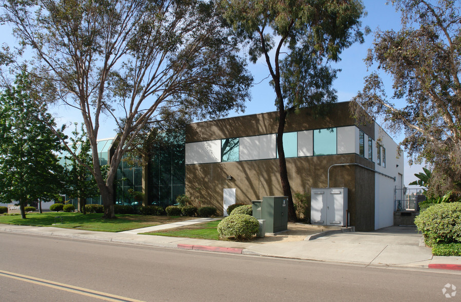 6827 Nancy Ridge Dr, San Diego, CA for lease - Building Photo - Image 2 of 5