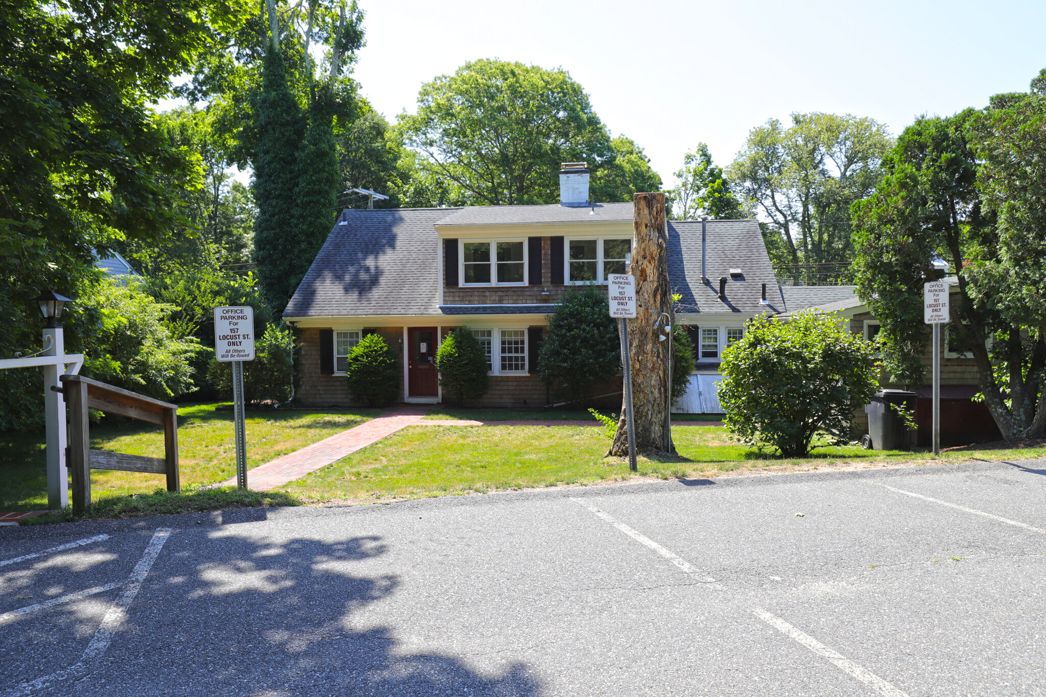 157 Locust St, Falmouth, MA à louer Photo du b timent- Image 1 de 13