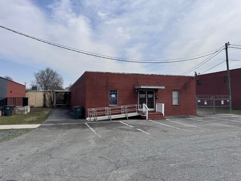 1012 N Raleigh St, Greensboro, NC à vendre - Photo du bâtiment - Image 2 de 4
