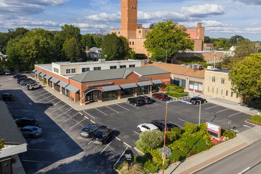 205 W Lancaster Ave, Wayne, PA à louer - Photo du bâtiment - Image 1 de 4
