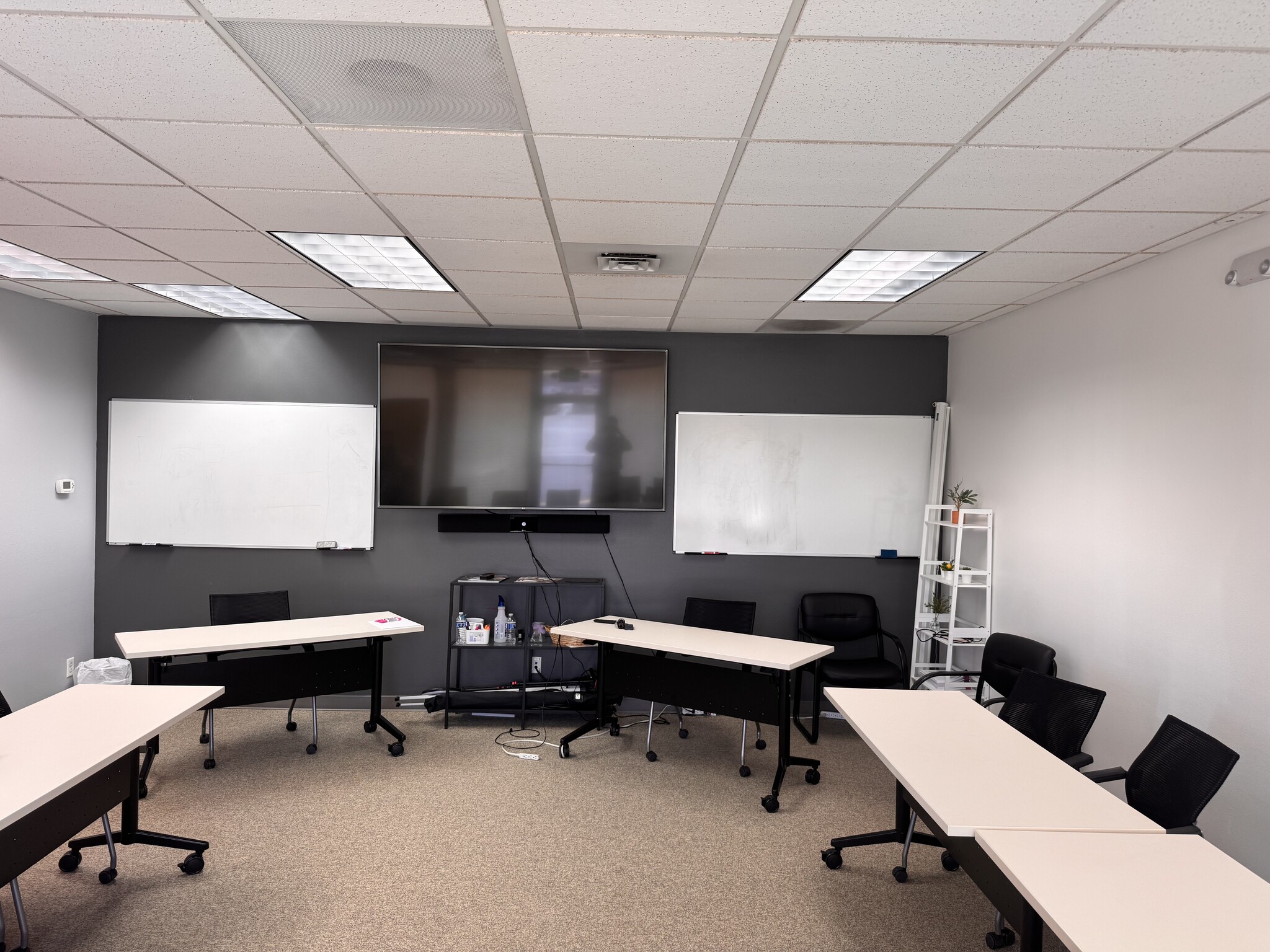 1111 N Mission St, Wenatchee, WA for lease Interior Photo- Image 1 of 6