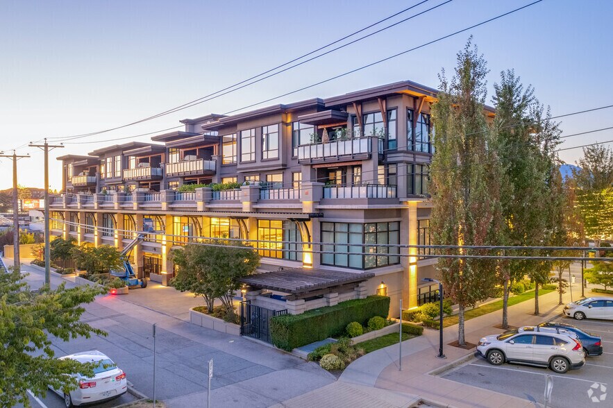 4566-4580 Hastings St, Burnaby, BC à louer - Photo du bâtiment - Image 3 de 4