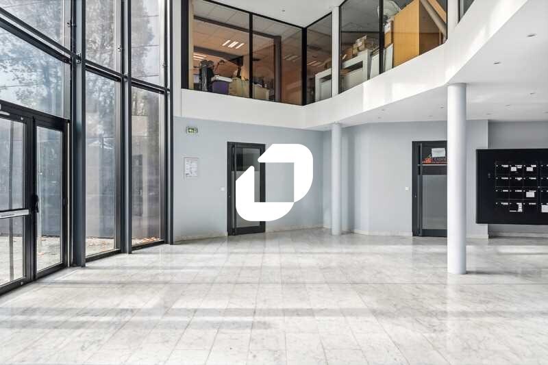 Office in Grigny for sale - Lobby - Image 2 of 10