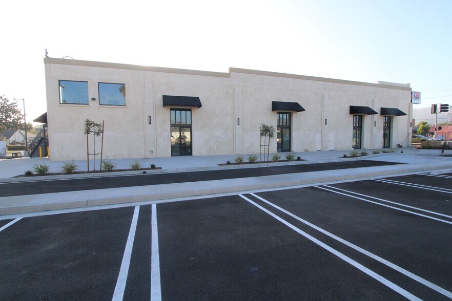 3250 Glendale Blvd, Los Angeles, CA à louer - Photo du bâtiment - Image 3 de 4