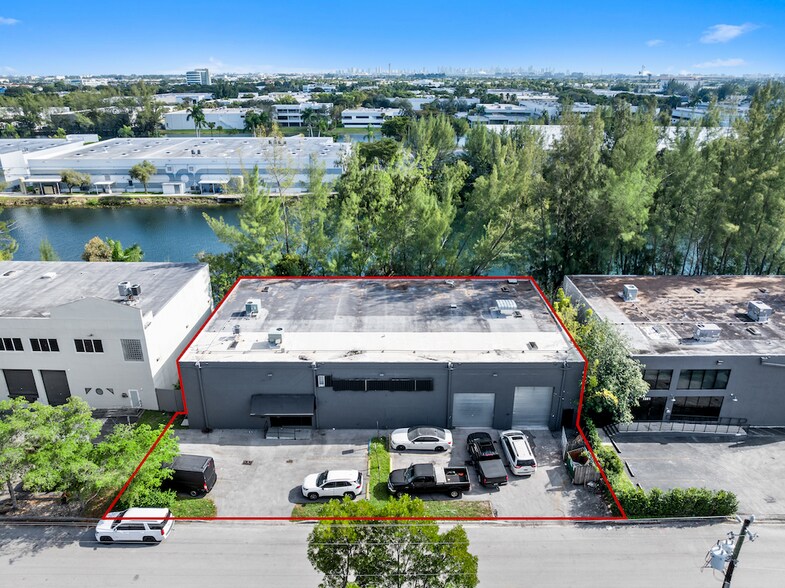 1905 NW 93rd Ave, Miami, FL à vendre - Photo du bâtiment - Image 2 de 13