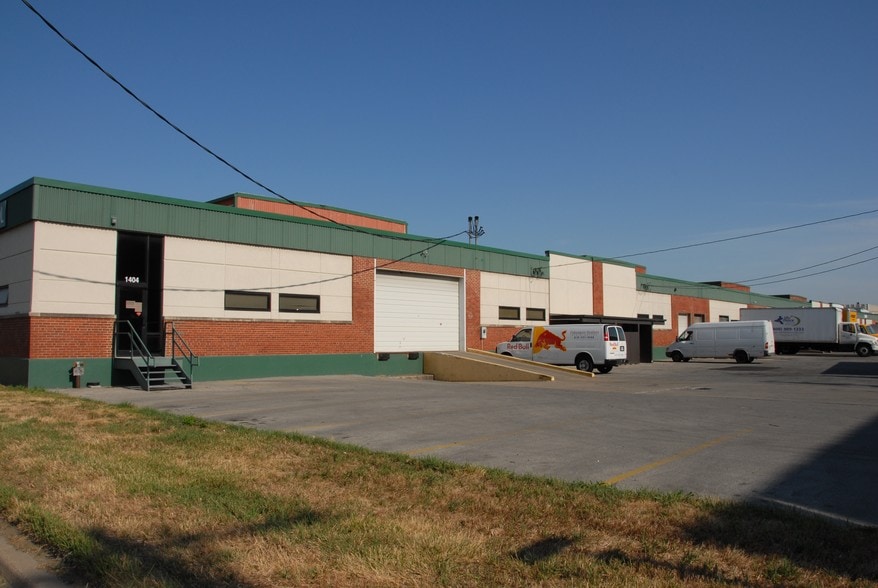1404-1424 Gentry St, North Kansas City, MO for lease - Building Photo - Image 1 of 2