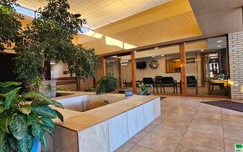 4240 Hickory Ln, Sioux City, IA for lease Building Photo- Image 2 of 4