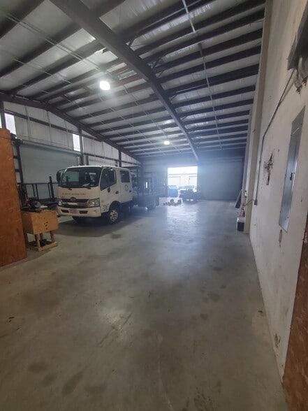 1821 Dickinson Ave, Dickinson, TX for lease - Building Photo - Image 3 of 18