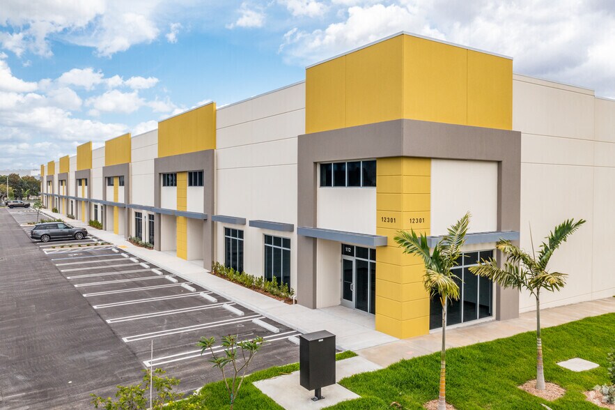 12301 NW 112 Ave, Medley, FL à louer - Photo principale - Image 1 de 11