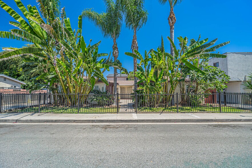 210 W Spazier Ave, Burbank, CA à vendre - Photo principale - Image 1 de 15