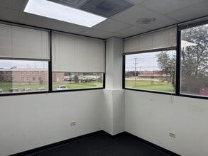 210 N Hammes Ave, Joliet, IL à louer Photo intérieure- Image 2 de 5