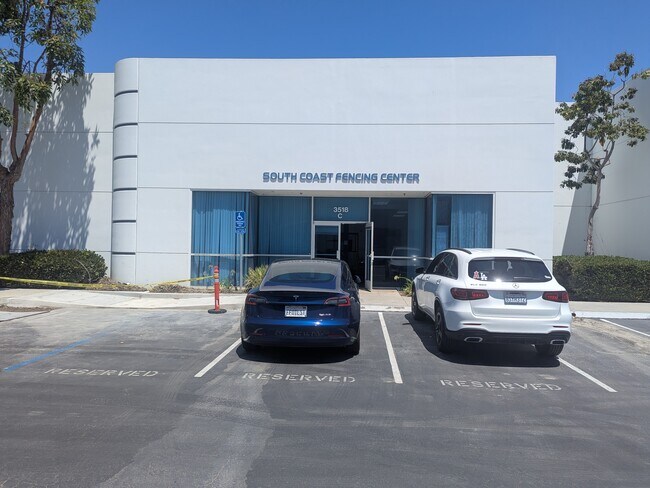 Plus de détails pour 3518 Lake Center Dr, Santa Ana, CA - Industriel à louer