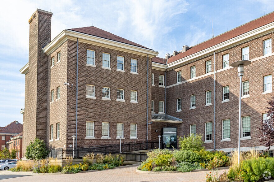 4747 S Broad St, Philadelphia, PA à louer - Photo du bâtiment - Image 2 de 3