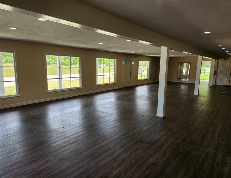 6585 Jackson Rd, Ann Arbor, MI à louer - Photo du bâtiment - Image 3 de 7