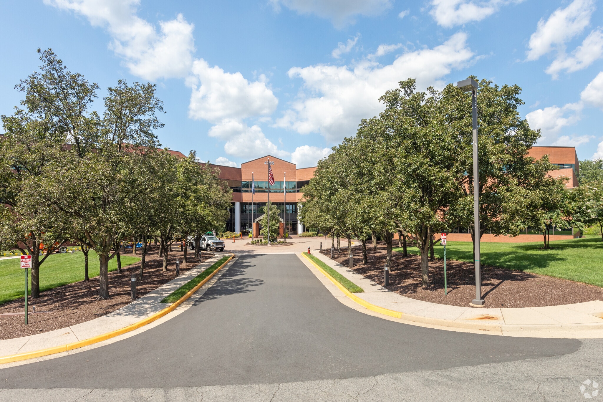 4795 Meadow Wood Ln, Chantilly, VA for lease Primary Photo- Image 1 of 10