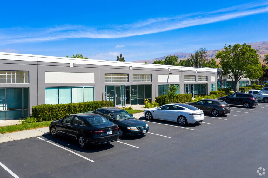 48501 Warm Springs Blvd, Fremont, CA à louer - Photo du bâtiment - Image 3 de 9