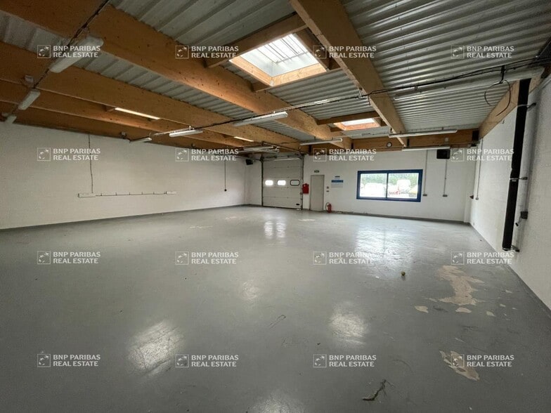Flex in Croissy-Beaubourg for lease - Interior Photo - Image 2 of 5