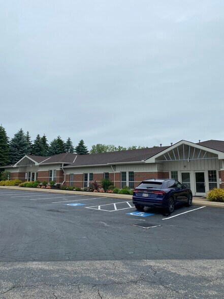 8840 Commons Blvd, Twinsburg, OH à vendre - Photo du bâtiment - Image 2 de 15