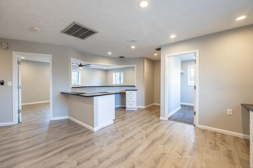 888 Long Pond Rd, Greece, NY à louer - Photo intérieure - Image 3 de 35