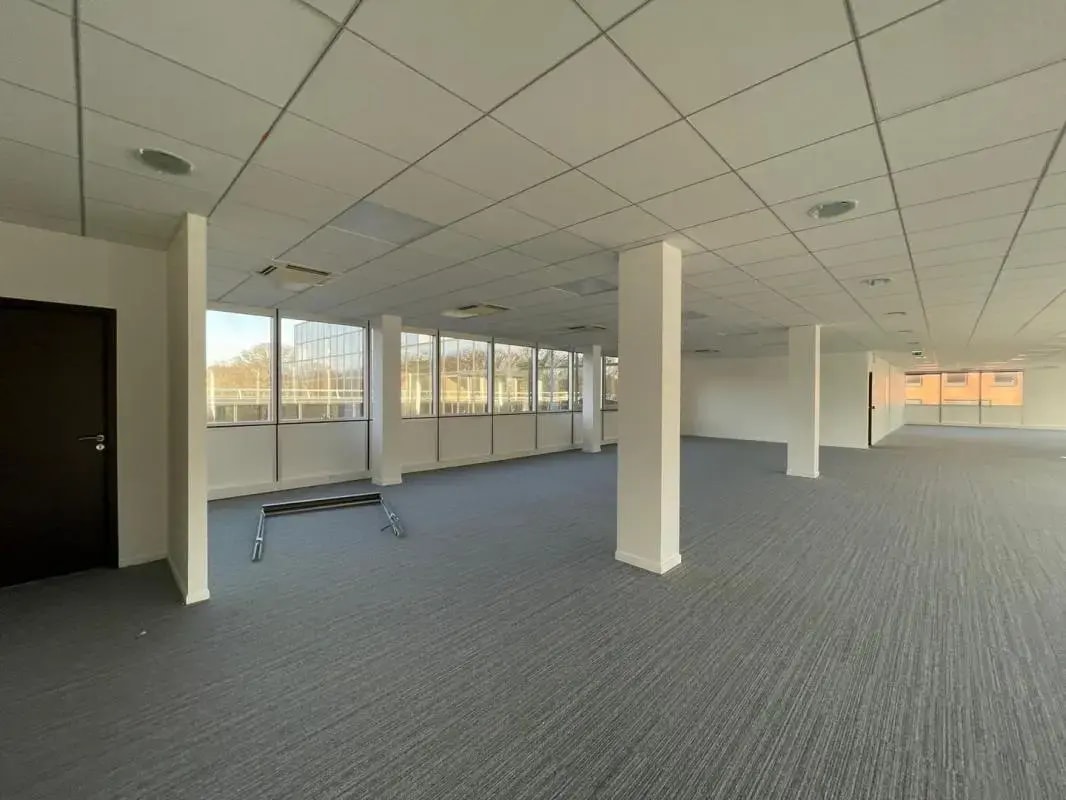 Flex in Meudon for lease Interior Photo- Image 1 of 4