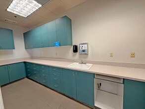 8499 Old Redwood Hwy, Windsor, CA à louer Photo intérieure- Image 1 de 11