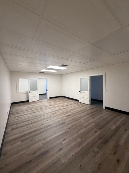 101 E Commonwealth Ave, Fullerton, CA for lease - Building Photo - Image 2 of 15