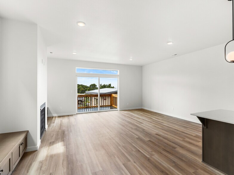 331 SE Jetty Ave, Lincoln City, OR à vendre - Photo du bâtiment - Image 3 de 30