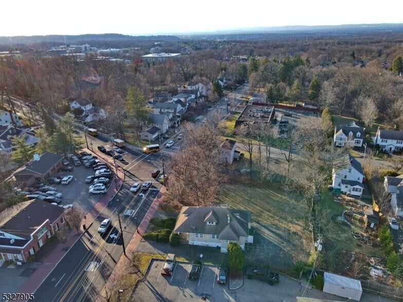 194 Eagle Rock Ave, Roseland, NJ à vendre - Photo du bâtiment - Image 1 de 18