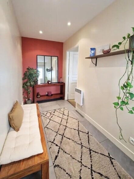 Office in Saint-Germain-en-Laye for lease - Lobby - Image 2 of 5