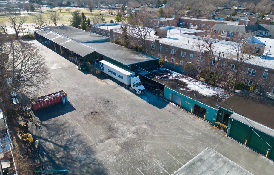 348 Broadway, Lynbrook, NY à louer - Photo du bâtiment - Image 3 de 5