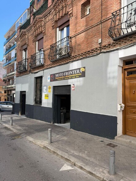Commerce de détail dans Madrid, Madrid à louer - Photo du bâtiment - Image 2 de 4