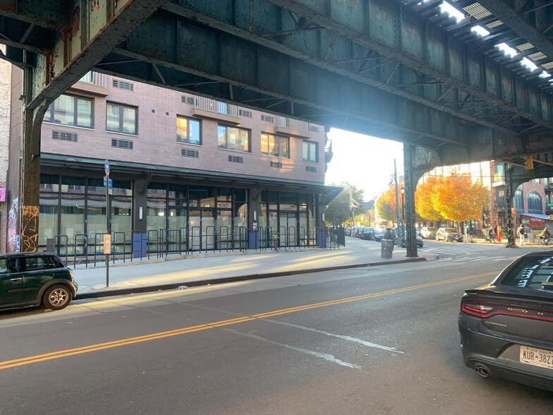 874 Willoughby Ave, Brooklyn, NY for lease - Building Photo - Image 2 of 6