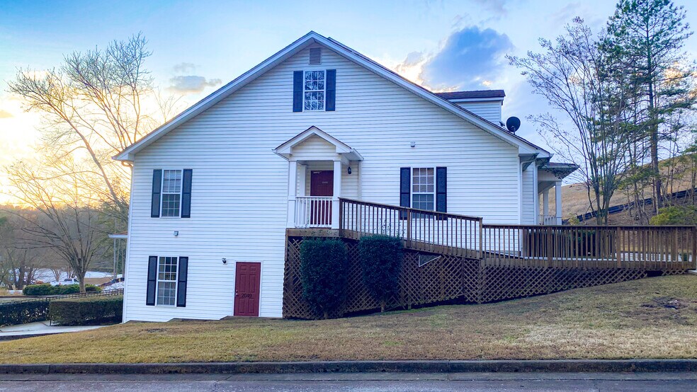 2049 Beverly Rd, Gainesville, GA à louer - Photo du bâtiment - Image 3 de 21