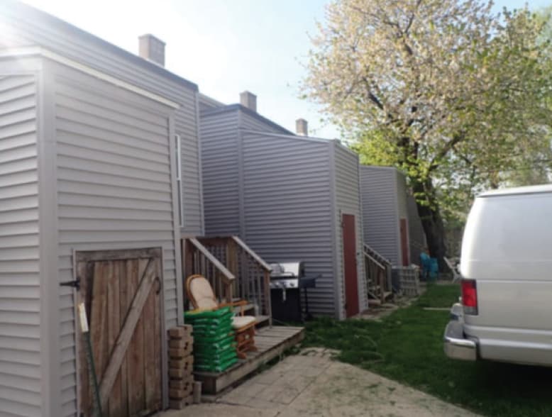 2553-2565 S Logan Ave, Milwaukee, WI for sale - Building Photo - Image 3 of 4