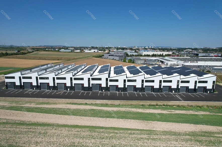 Flex in Cormontreuil for lease - Building Photo - Image 2 of 5