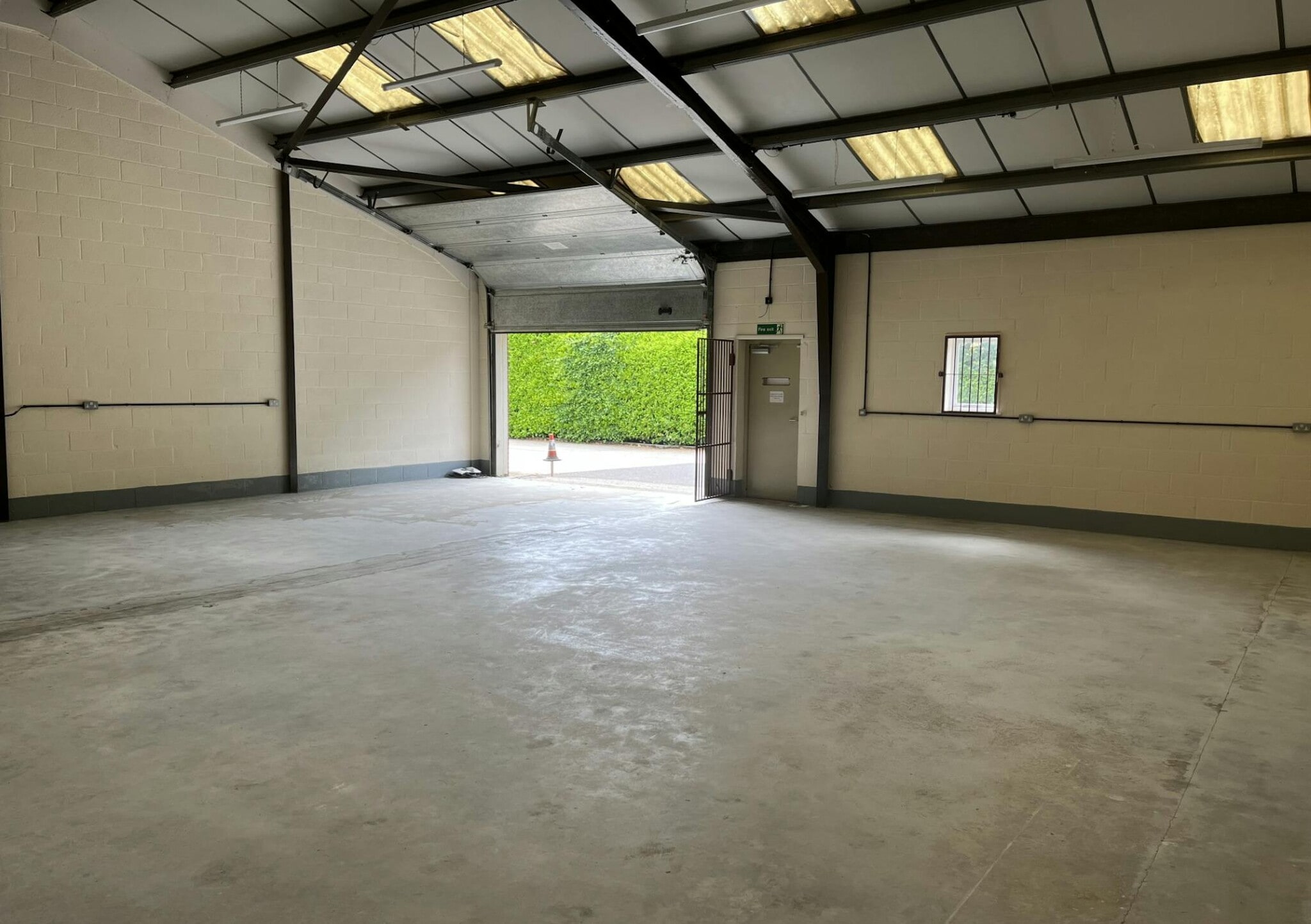 Rownest Wood Ln, Winchester for lease Interior Photo- Image 1 of 2