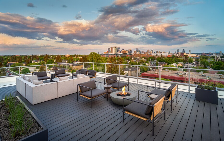 2100 14th St NW, Calgary, AB à vendre - Photo du bâtiment - Image 1 de 1