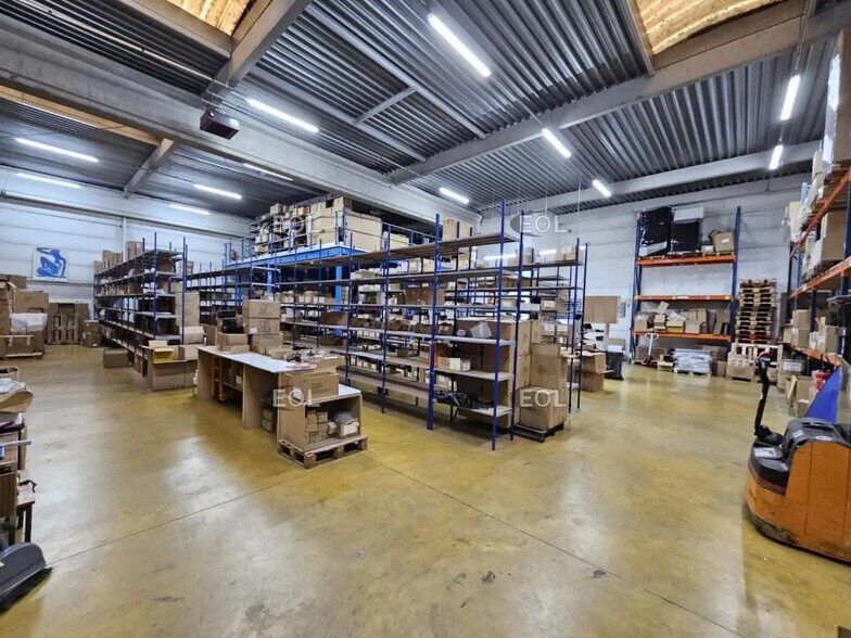 Flex dans Villejuif à louer - Photo du bâtiment - Image 2 de 11