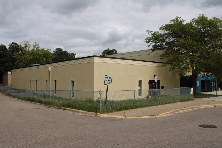 110650 Village Rd, Chaska, MN for sale - Building Photo - Image 3 of 11