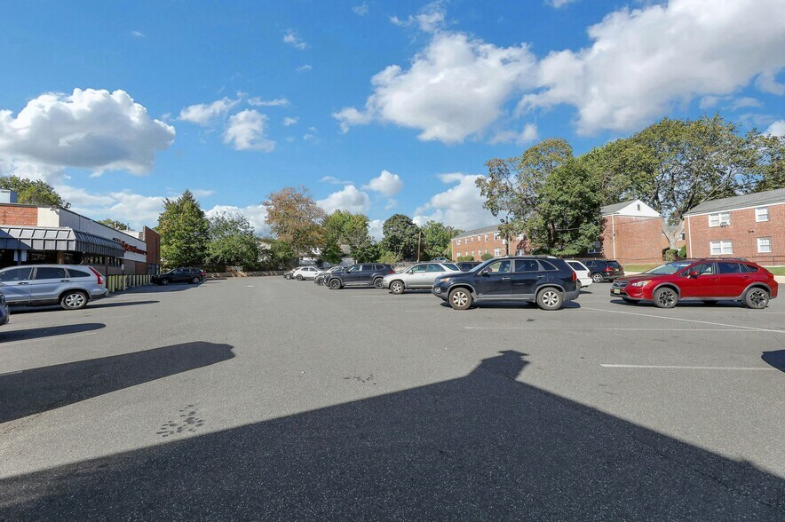406 E Madison Ave, Dumont, NJ à louer - Photo du bâtiment - Image 2 de 15