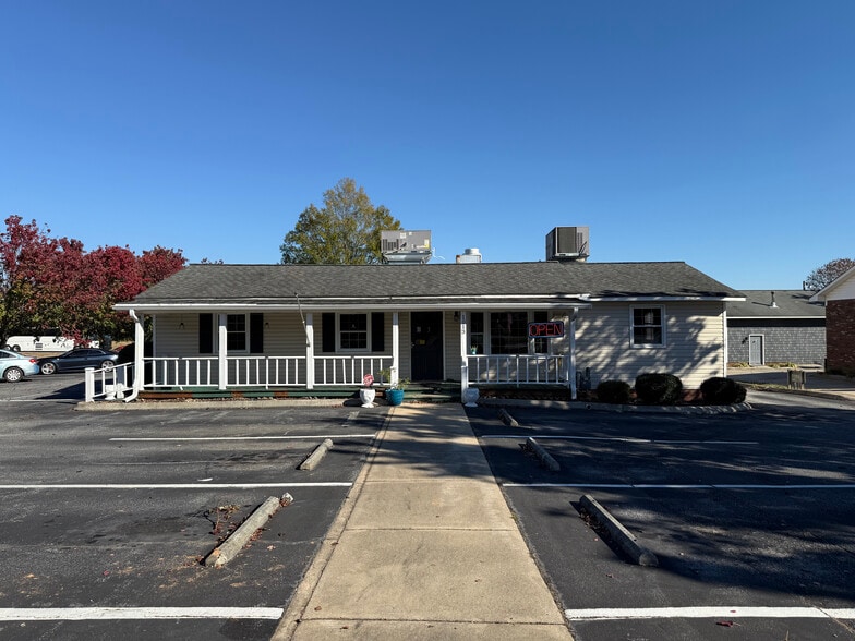 1013 S Main St, Landis, NC for sale - Building Photo - Image 2 of 17