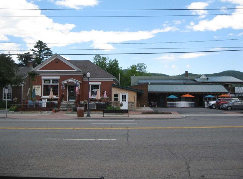 Established Restaurant and Tavern portefeuille de 3 propriétés à vendre sur LoopNet.ca Photo principale- Image 1 de 9