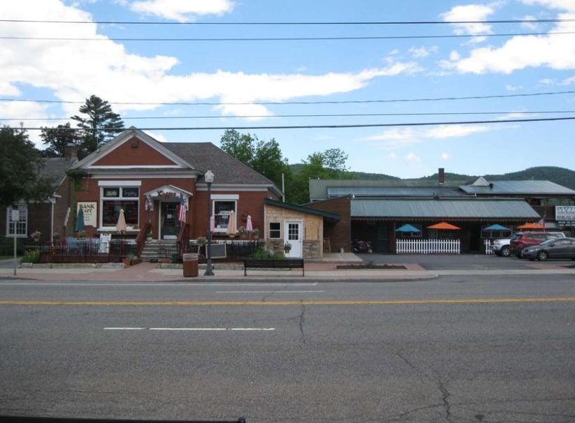 Established Restaurant and Tavern portfolio of 3 properties for sale on LoopNet.ca Primary Photo- Image 1 of 9