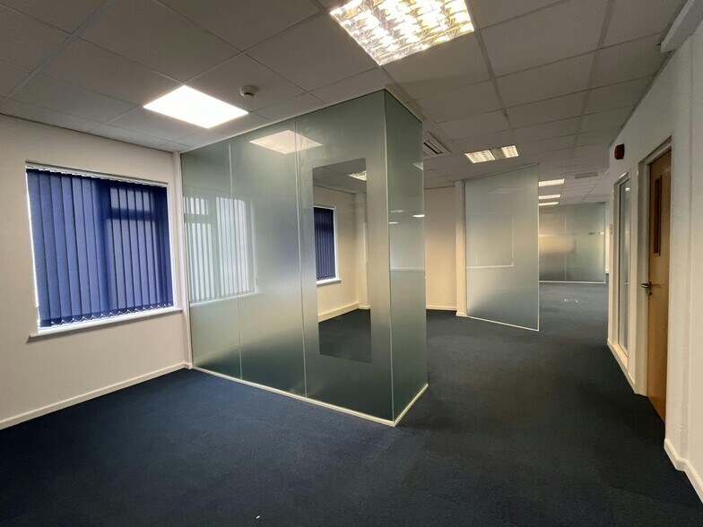 25 High St, Banbury à louer - Photo du bâtiment - Image 2 de 32