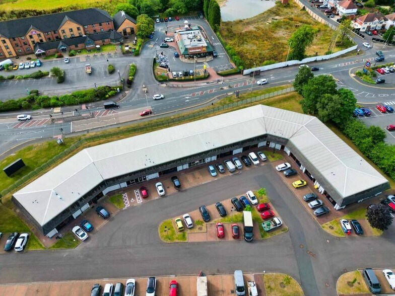 First Ave, Kingswinford à louer - Photo du bâtiment - Image 2 de 13