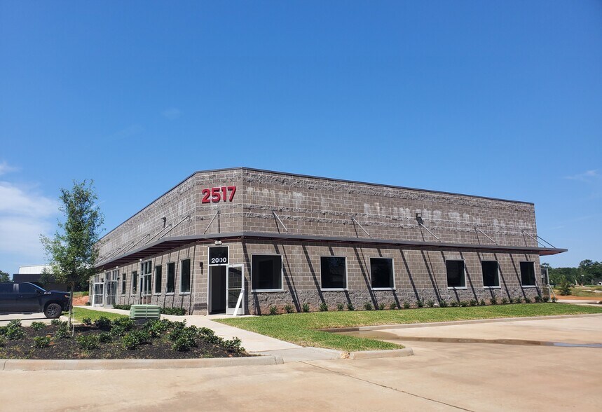 2517 N Frazier St, Conroe, TX for lease - Building Photo - Image 3 of 3