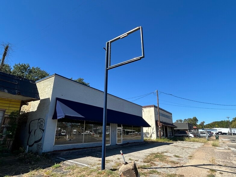 121 S Glenwood Blvd, Tyler, TX for sale - Building Photo - Image 2 of 47